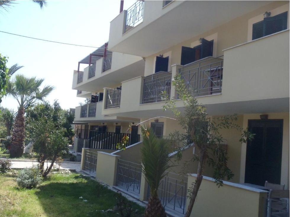 Apolafsi Aparthotel Ликсури Екстериор снимка